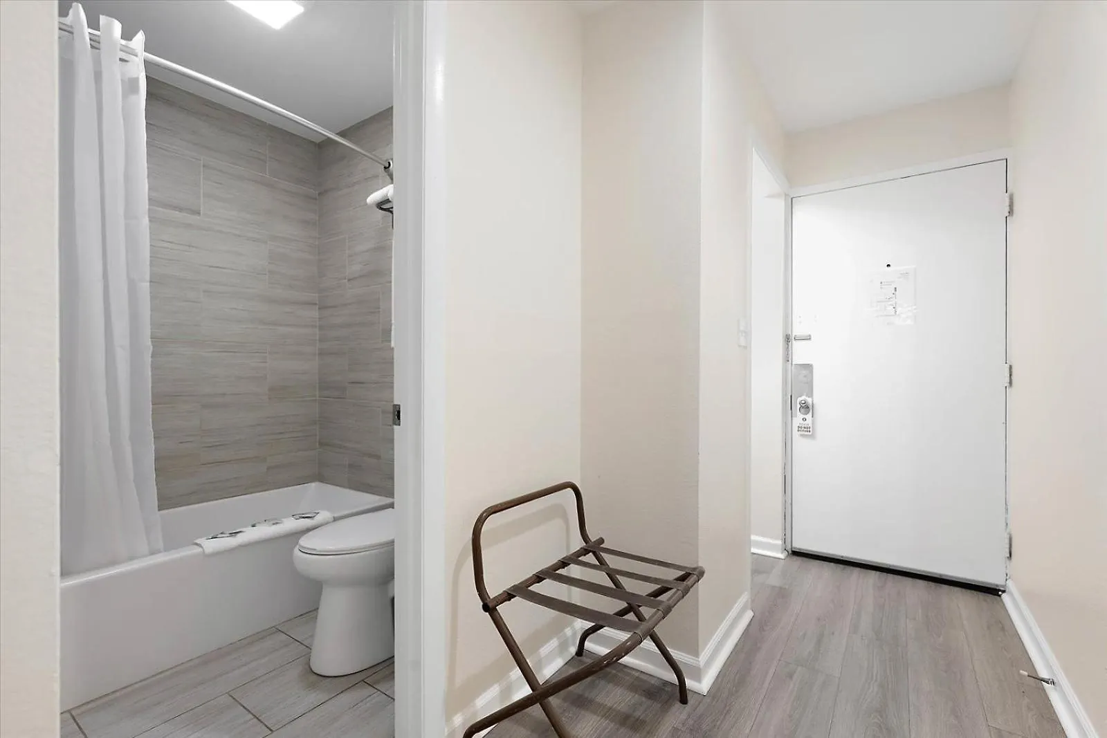 Отель Eden Roc Ocean Front