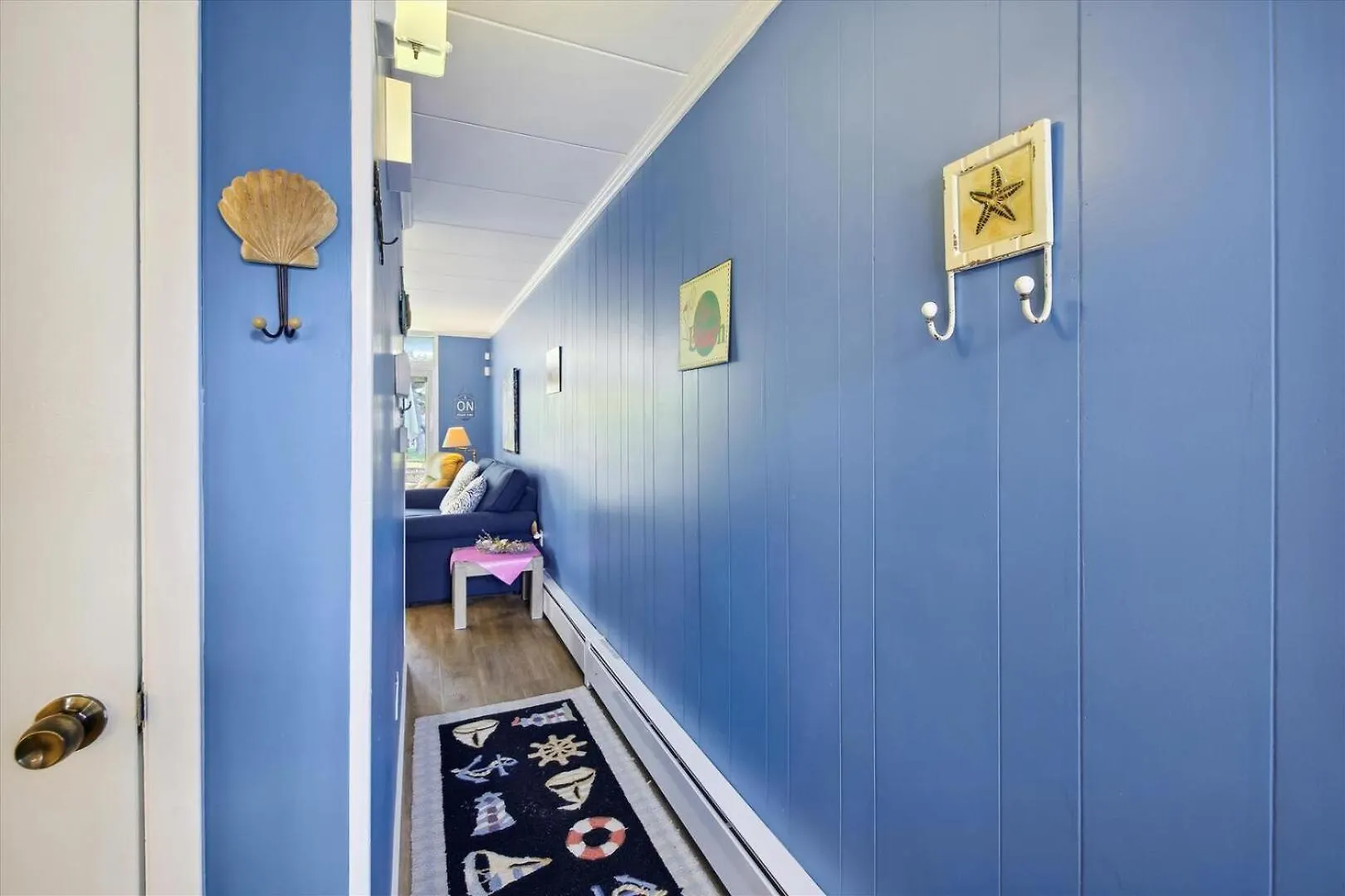 Apartment Bay Colony *