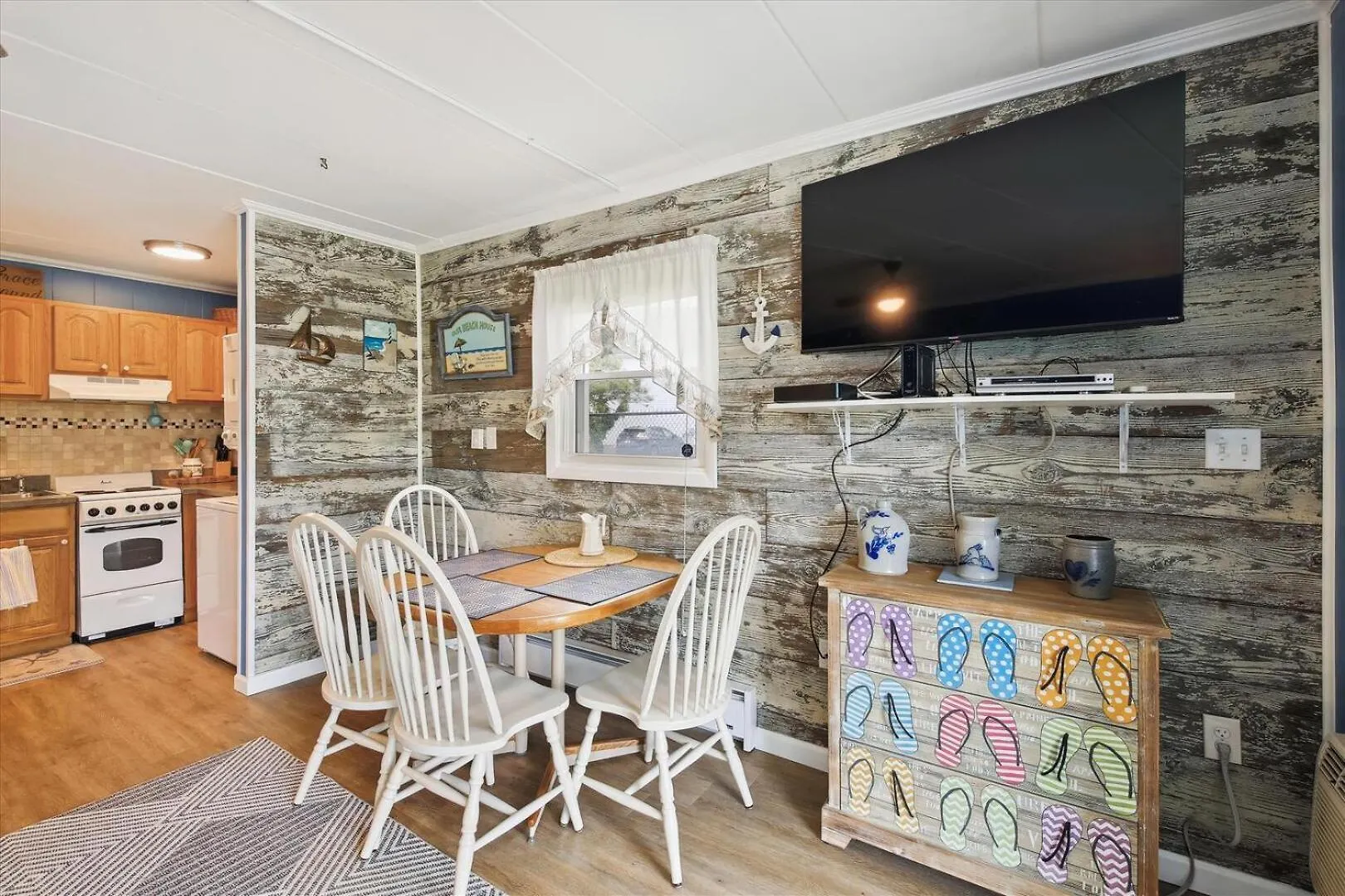 Bay Colony Apartment