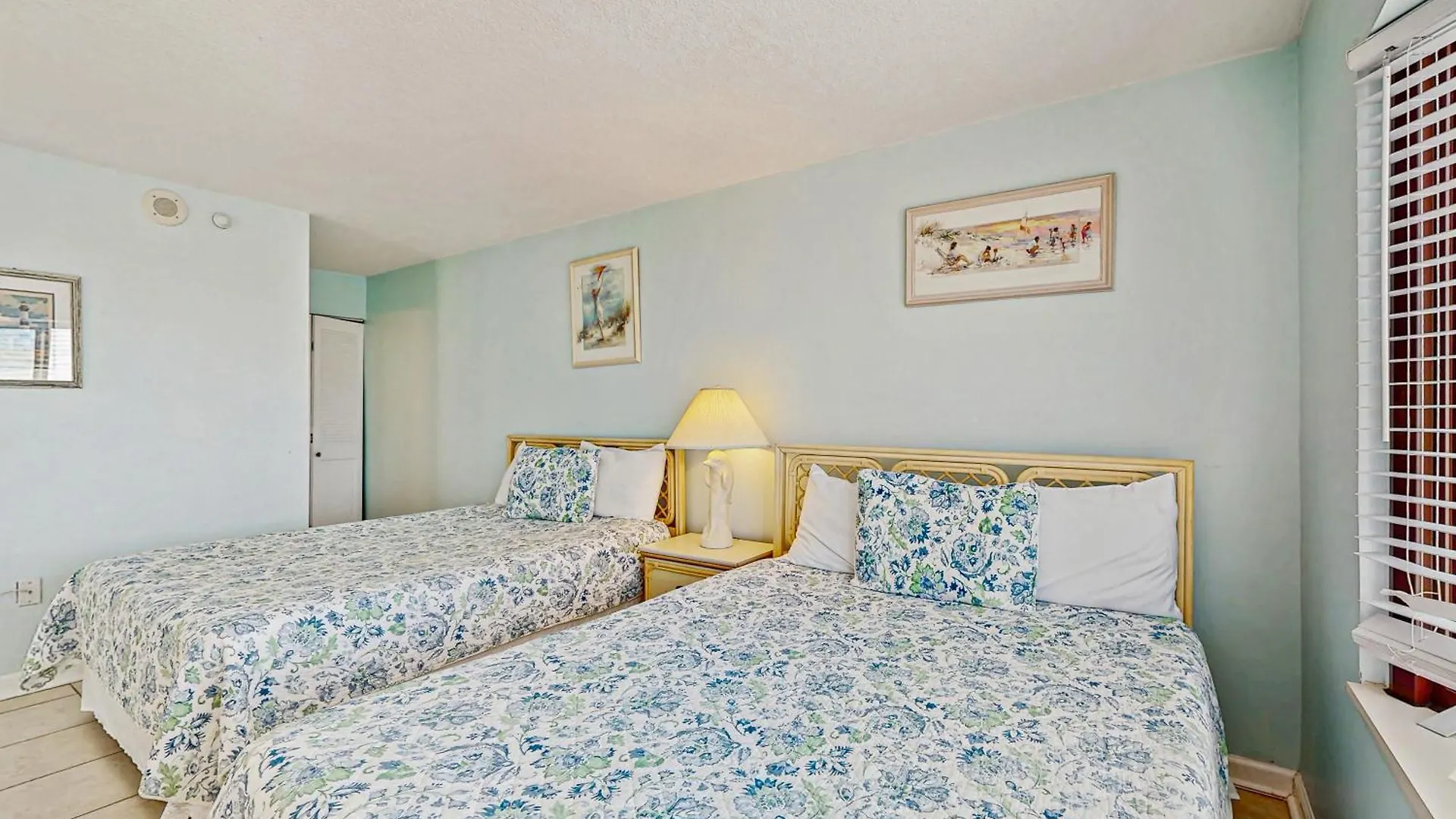 Apartment 9400 *