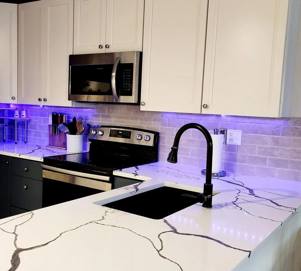 Hidden Harbour 2br 2ba - Bayside With Pool, Steps To And Northside Park! *