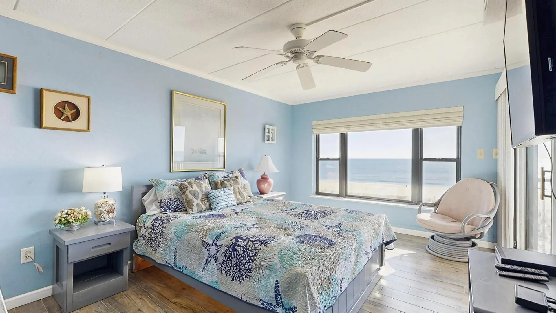 Breakaway East 512 Apartment
