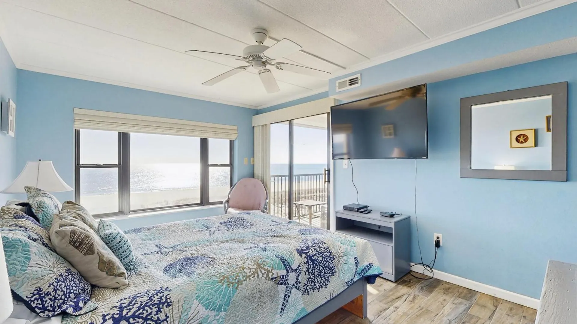 Breakaway East 512 Apartment