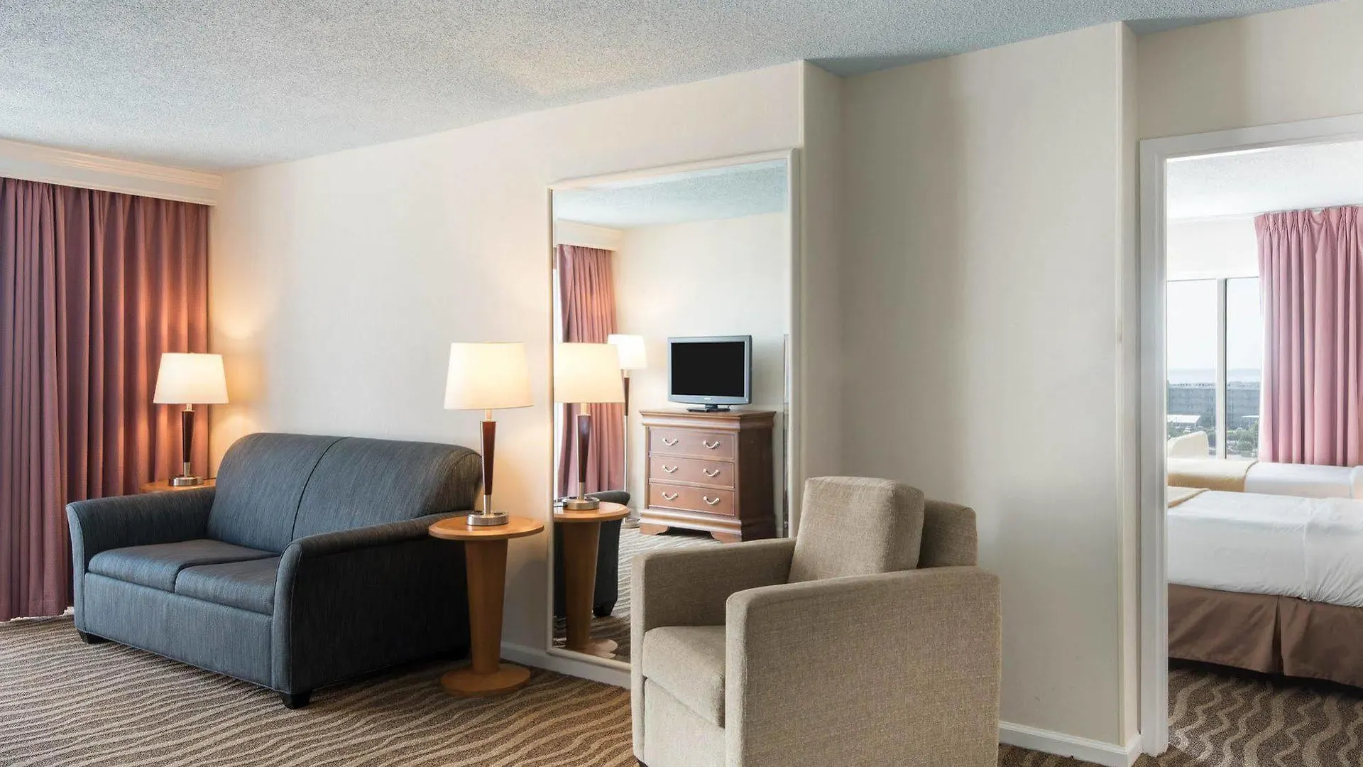 Doubletree By Hilton Ocean Oceanfront מלון
