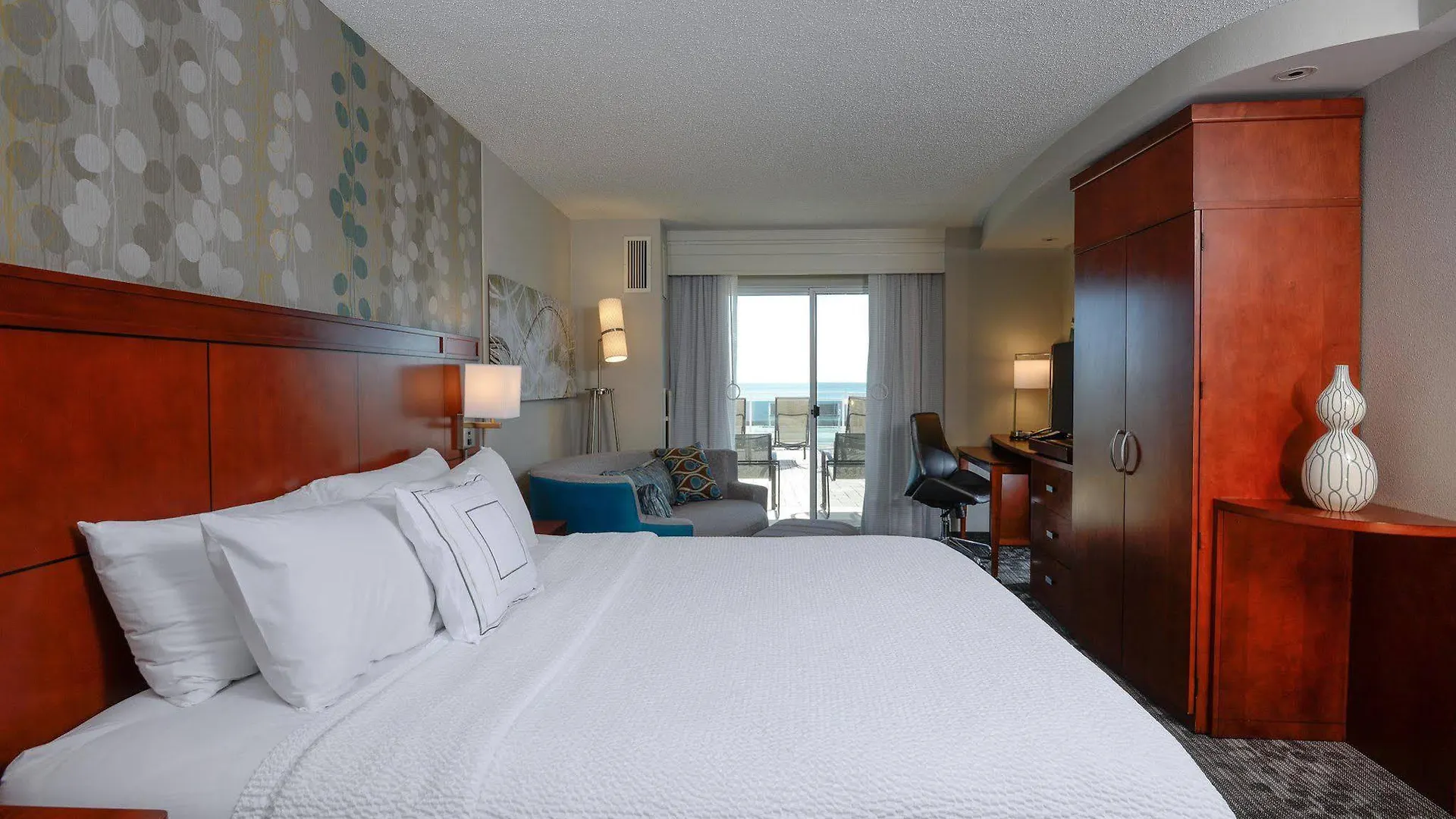 Courtyard By Marriott Ocean Oceanfront
