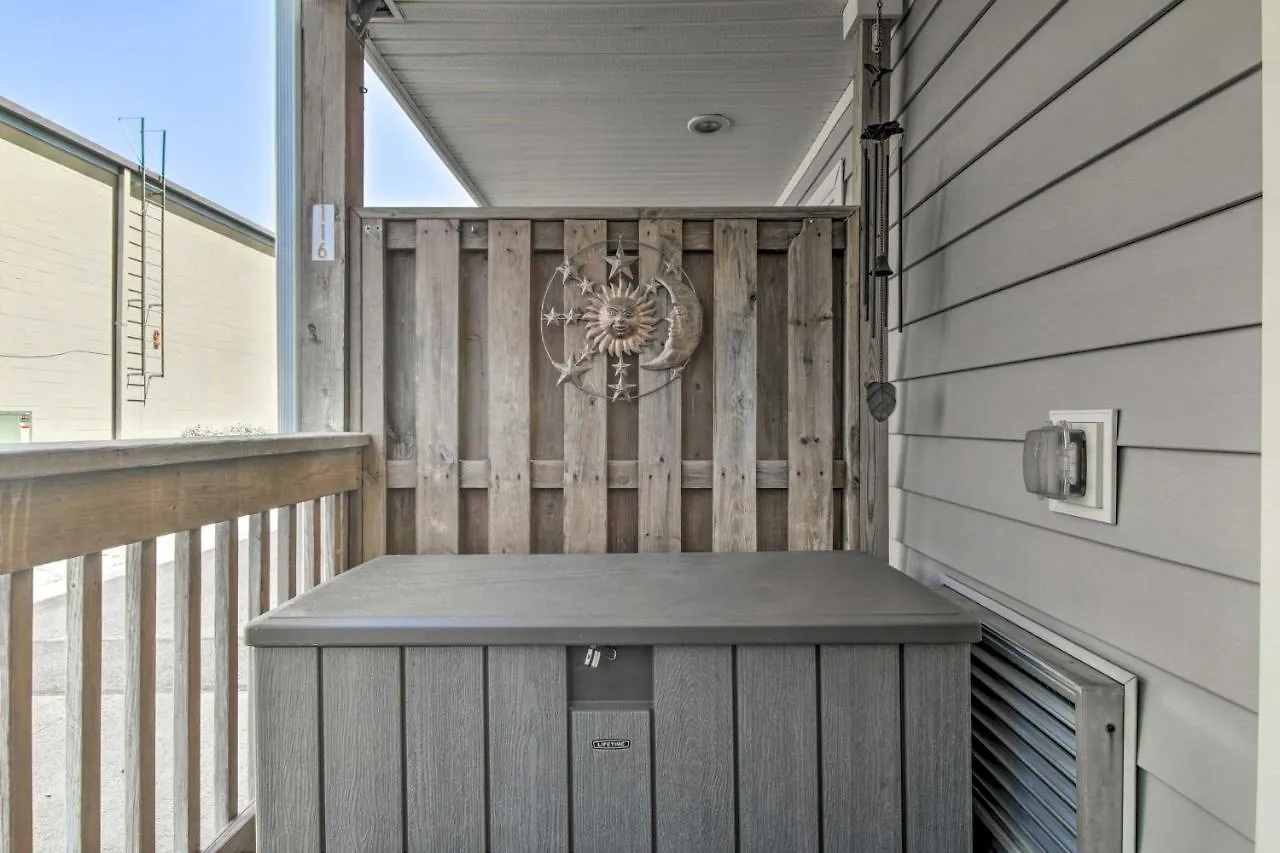Ocean With Balcony - Walk To The Beach! *