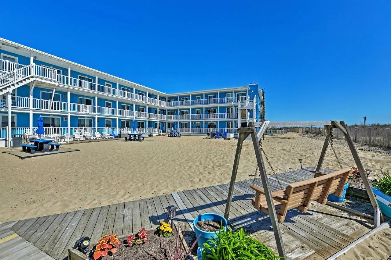 Bright Ocean Escape With Direct Access! Apartment
