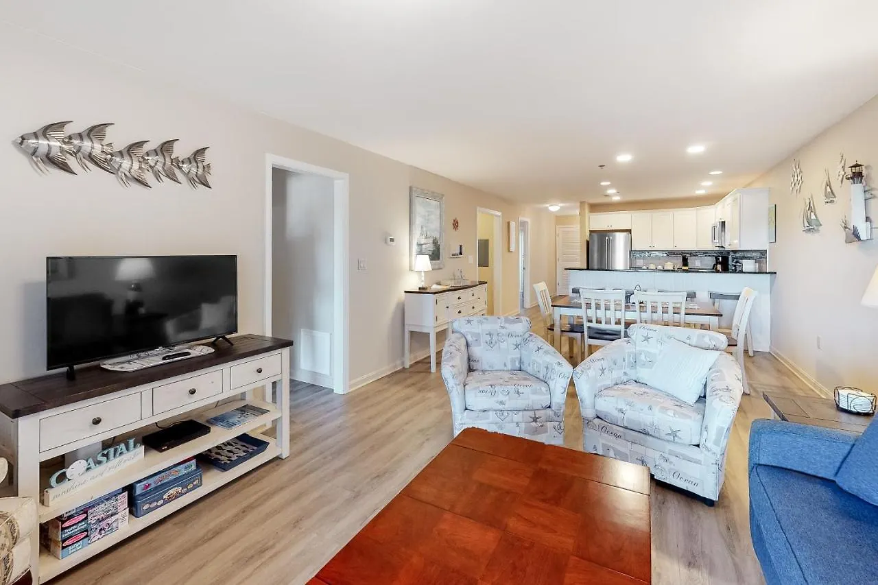 Harbour Club Apartment *