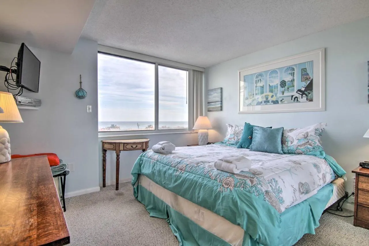 Ocean With Balcony - Steps To Beach! Apartment *