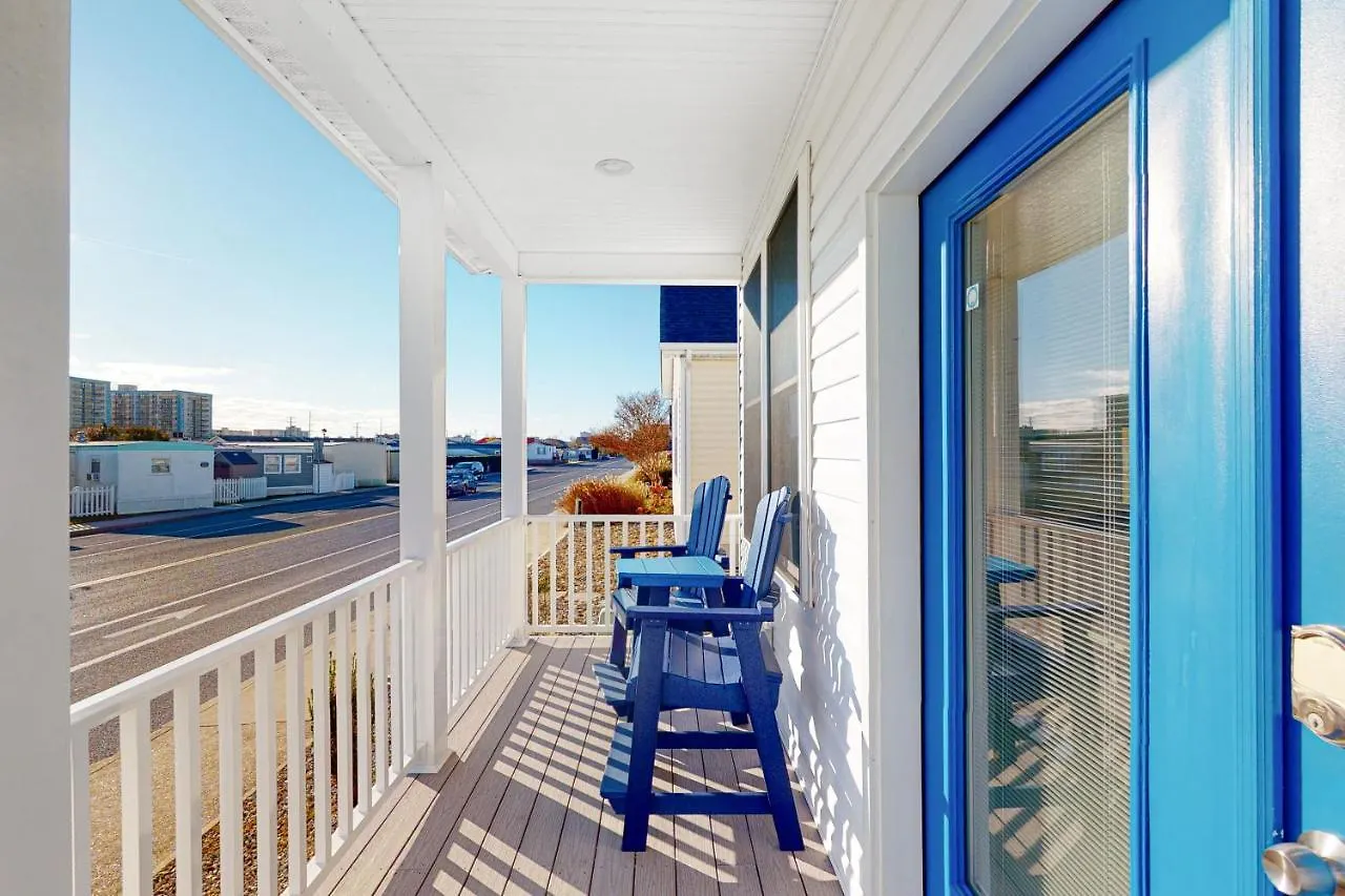 Atlantic Blvd 13314 Holiday home