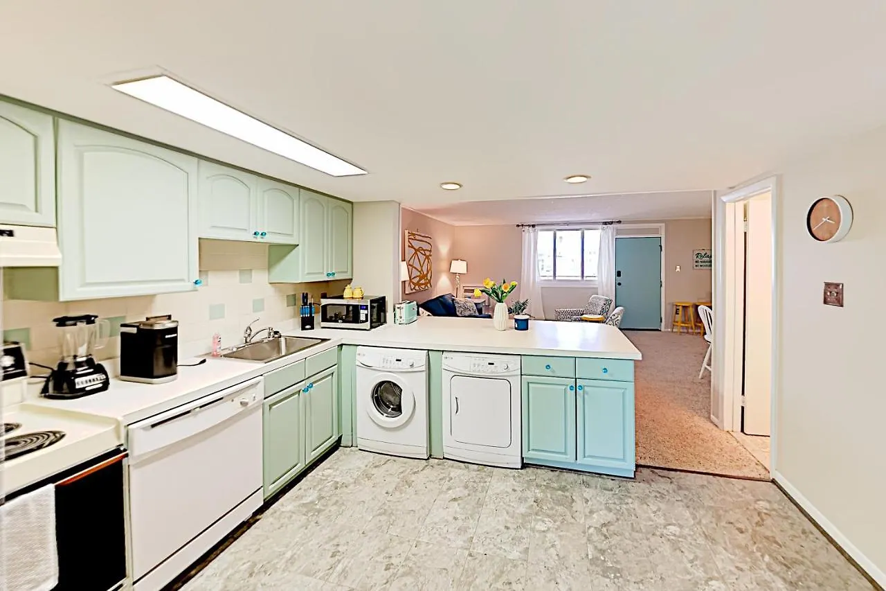 Apartment Colonial Unit 202 *
