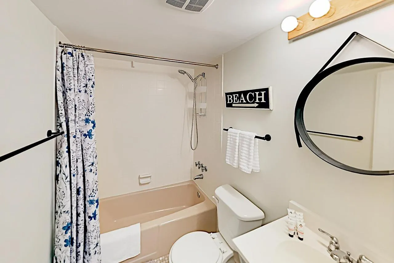 Apartment Colonial Unit 202 *
