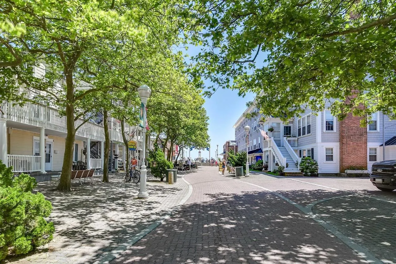 Ocean Spacious Balcony, Walk To Beach! * Ocean City