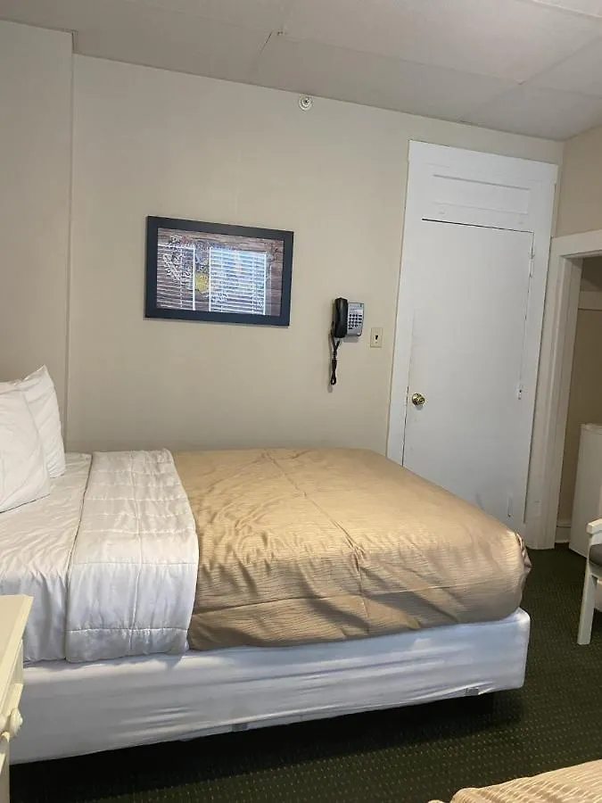 The Admiral Hotel/motel 2*