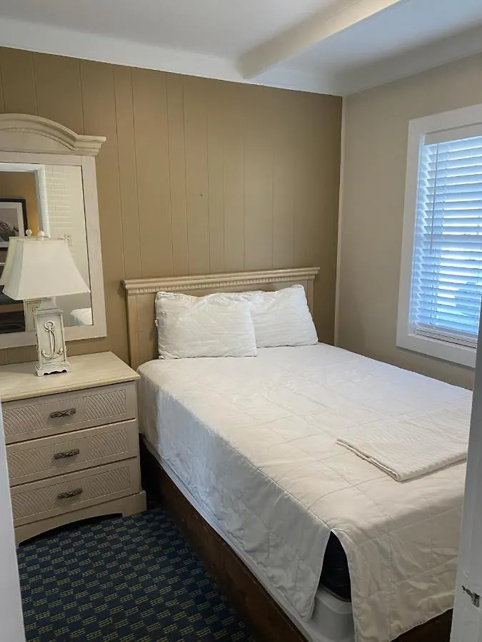 The Admiral Hotel/motel 2*
