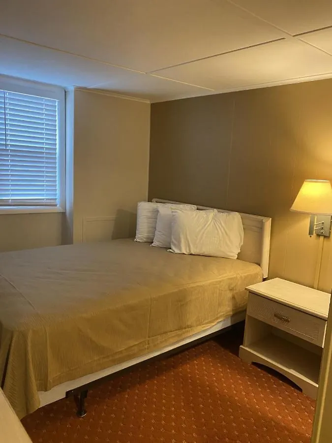 The Admiral Hotel/motel