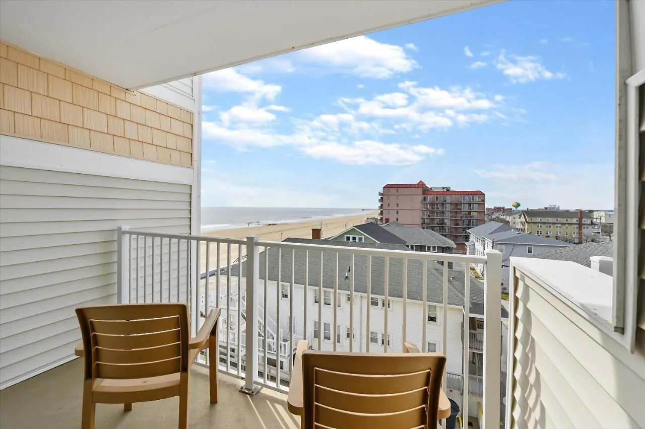 Monte Carlo Boardwalk / Oceanfront Ocean Hotel 2*