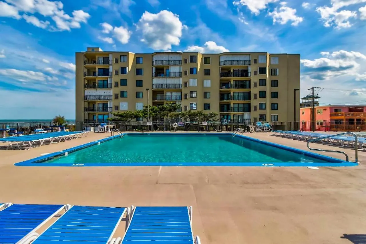 Apartment Scenic Ocean With Balcony, Steps To