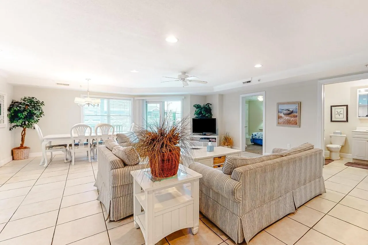 4100 Coastal #102 Apartmán