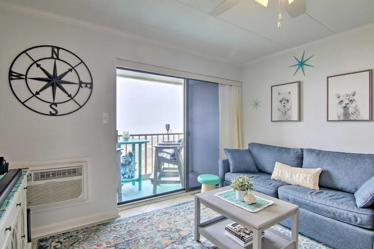 Apartment Retreat With Balcony On Ocean Beach! *