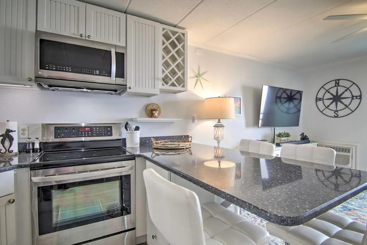 Retreat With Balcony On Ocean Beach! Ocean City