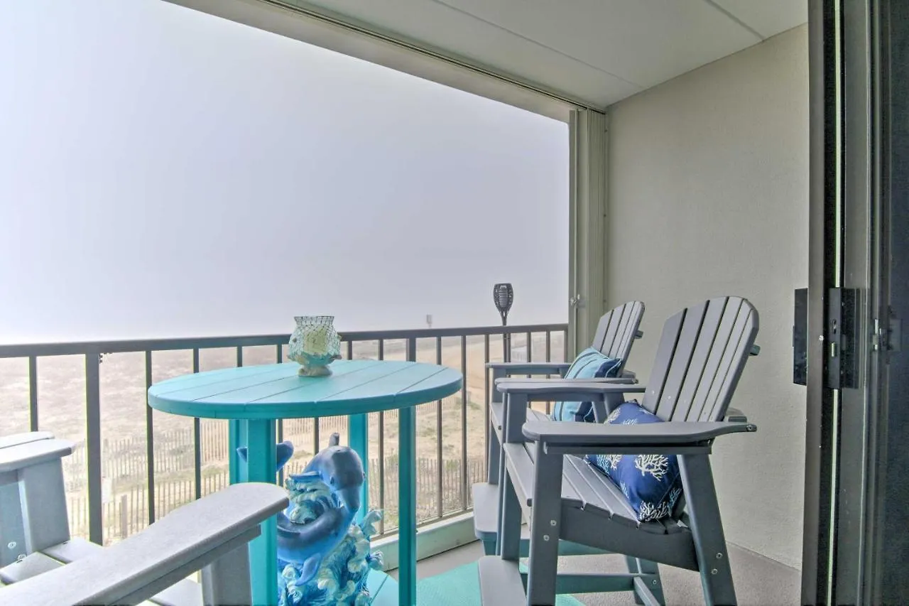 Apartment Retreat With Balcony On Ocean Beach!