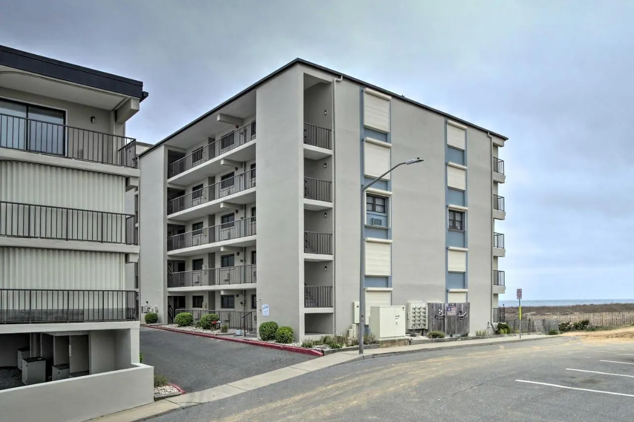Retreat With Balcony On Ocean Beach! Apartment *
