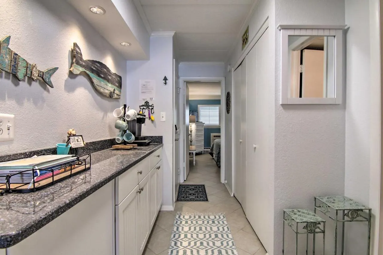 Apartment Retreat With Balcony On Ocean Beach!