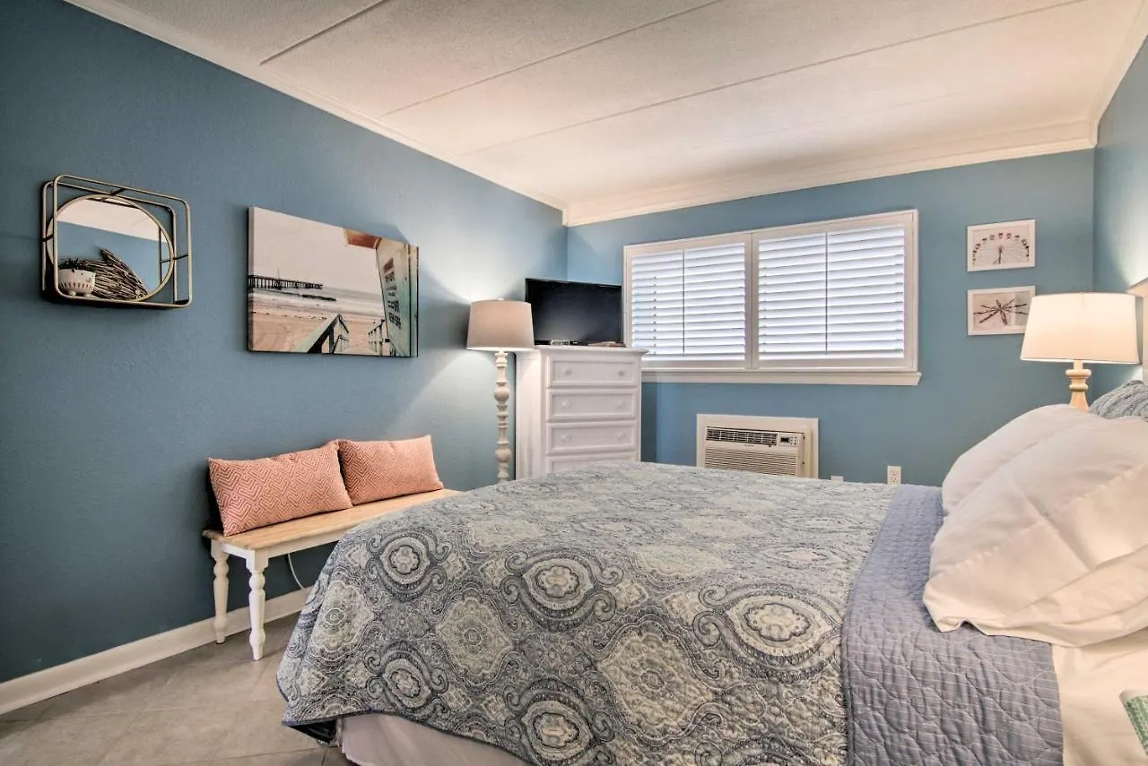 Retreat With Balcony On Ocean Beach!