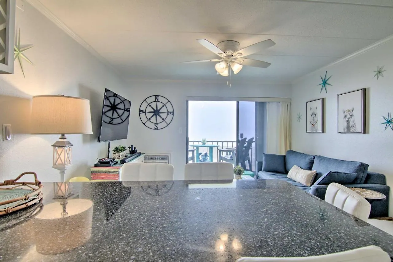Retreat With Balcony On Ocean Beach! Apartment *