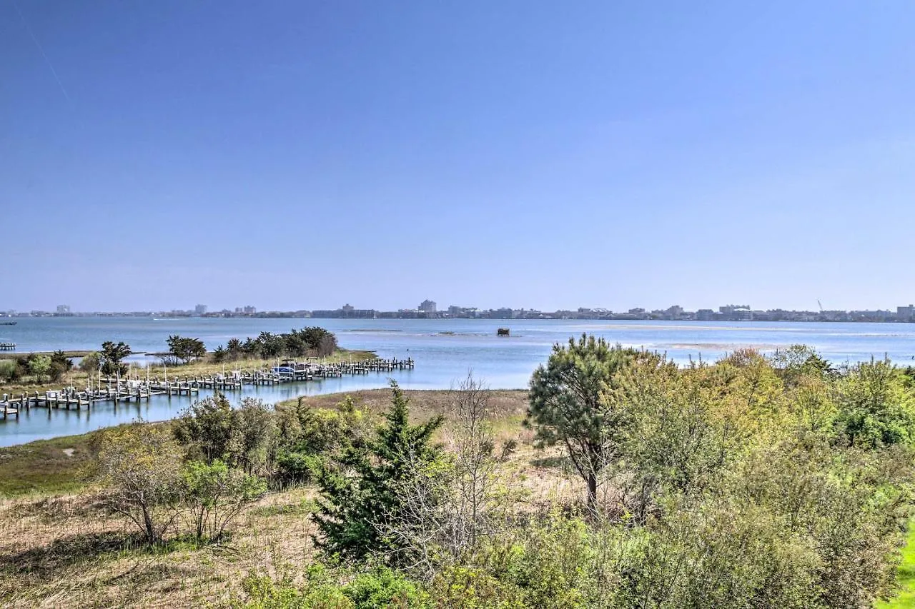 Ocean Boat Slip, Bay View And Pool Access Holiday home