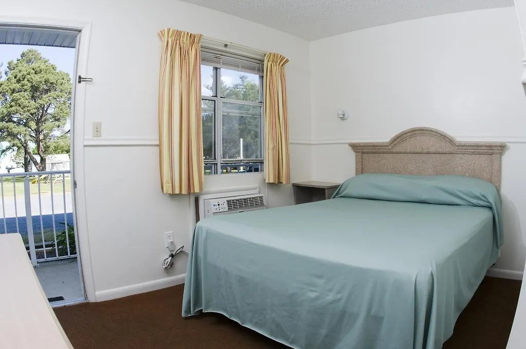 Long Acres & Cottages 2*