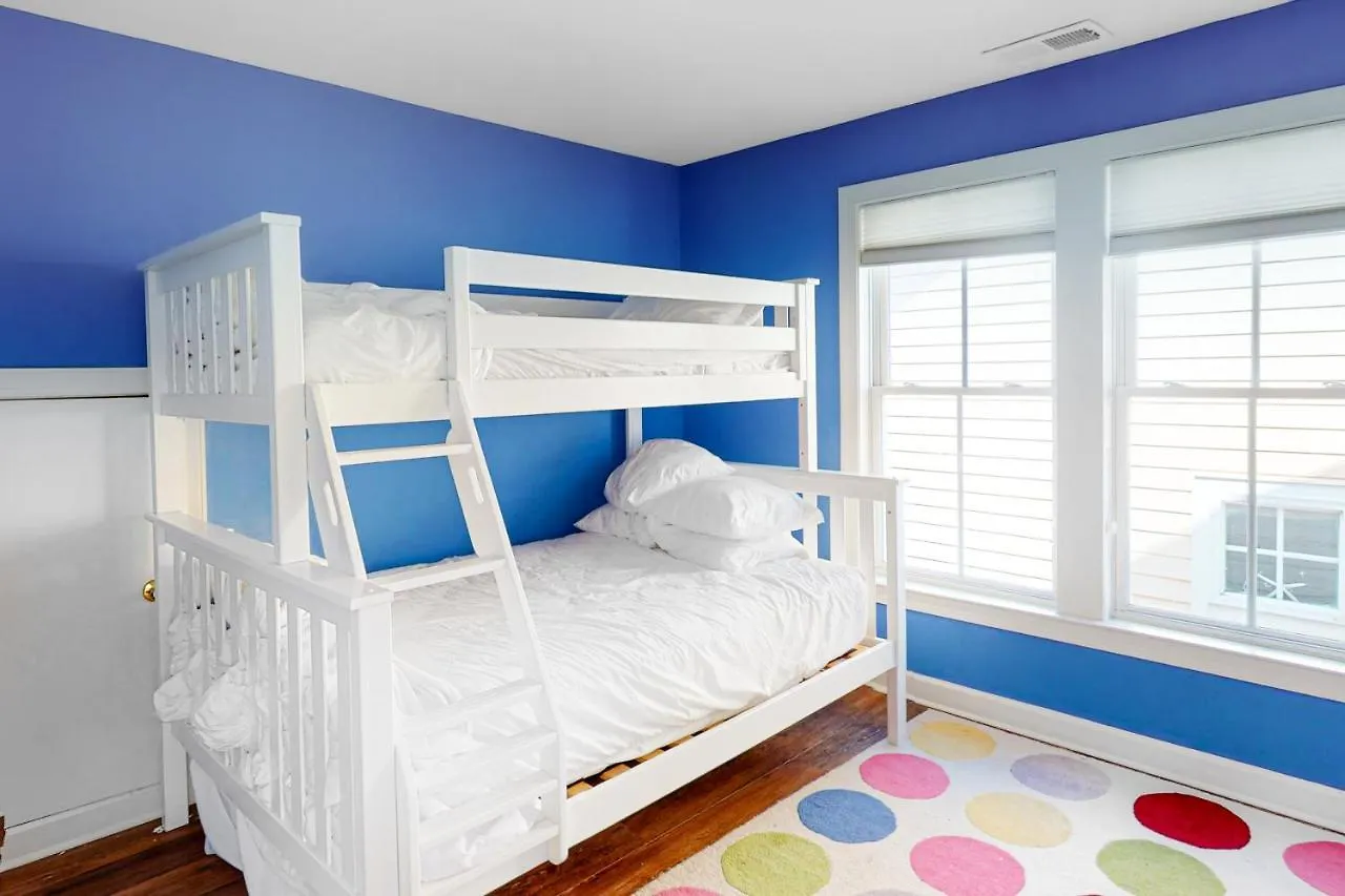 Sunset Island - Beachside Mews 1 & 2 *