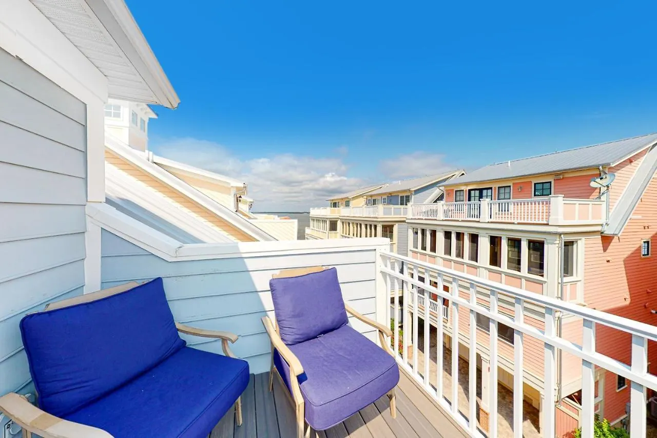 Sunset Island - Beachside Mews 1 & 2 *