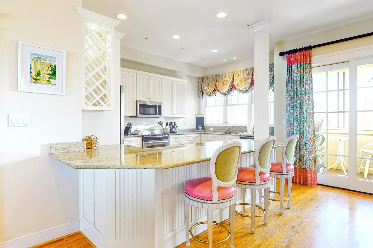 Sunset Island - Beachside Mews 1 & 2 *