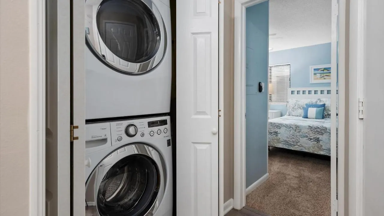 Cozy Oceanside 1 Bed, Pool, Beach Gear, Near Beach Holiday home