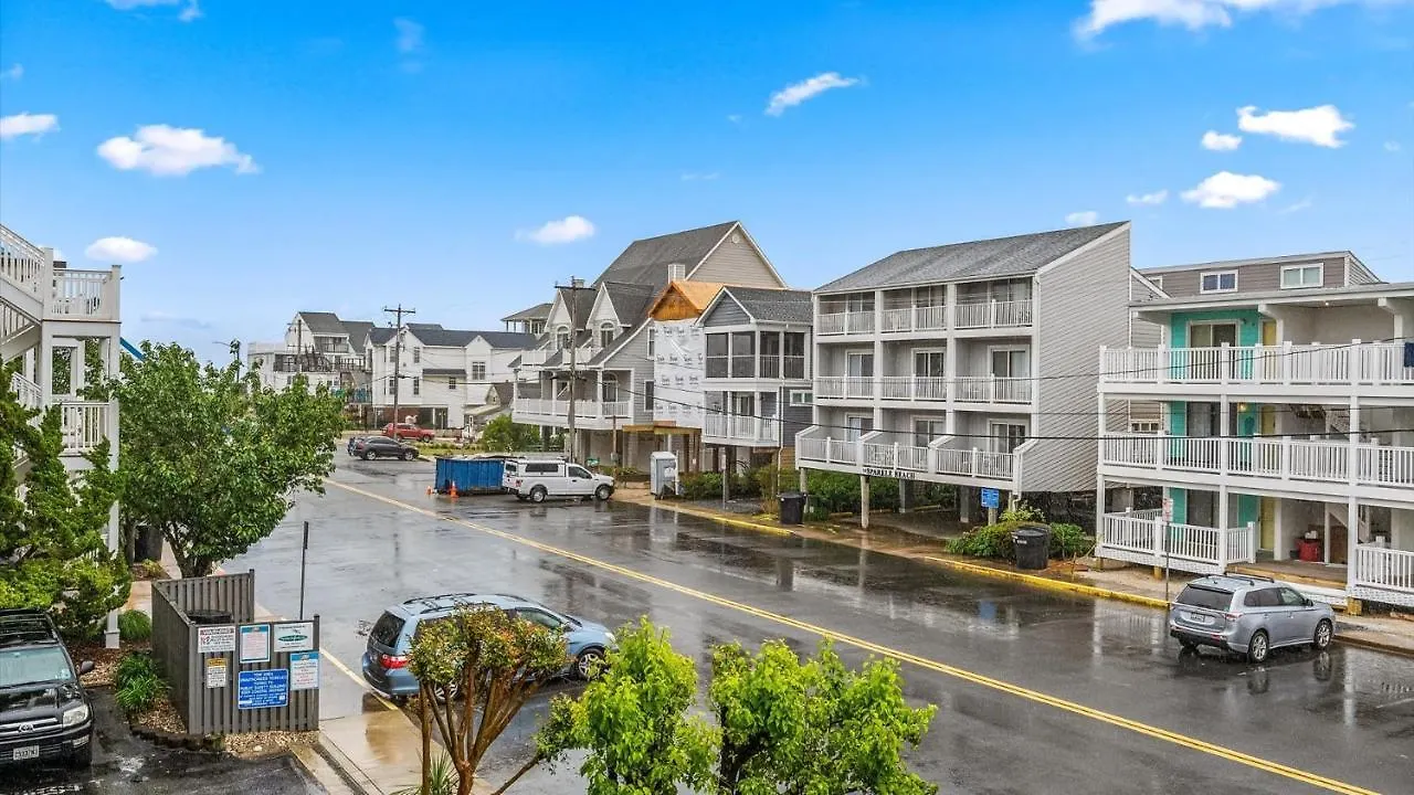 Cozy Oceanside 1 Bed, Pool, Beach Gear, Near Beach Holiday home *