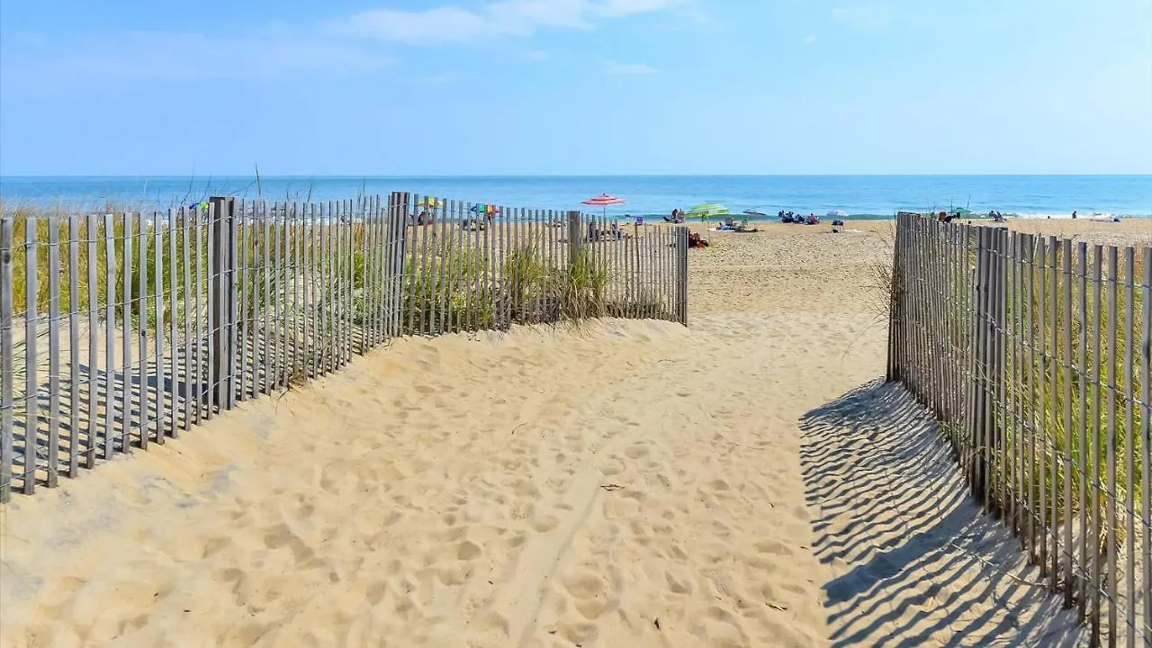 Cozy Oceanside 1 Bed, Pool, Beach Gear, Near Beach Holiday home *