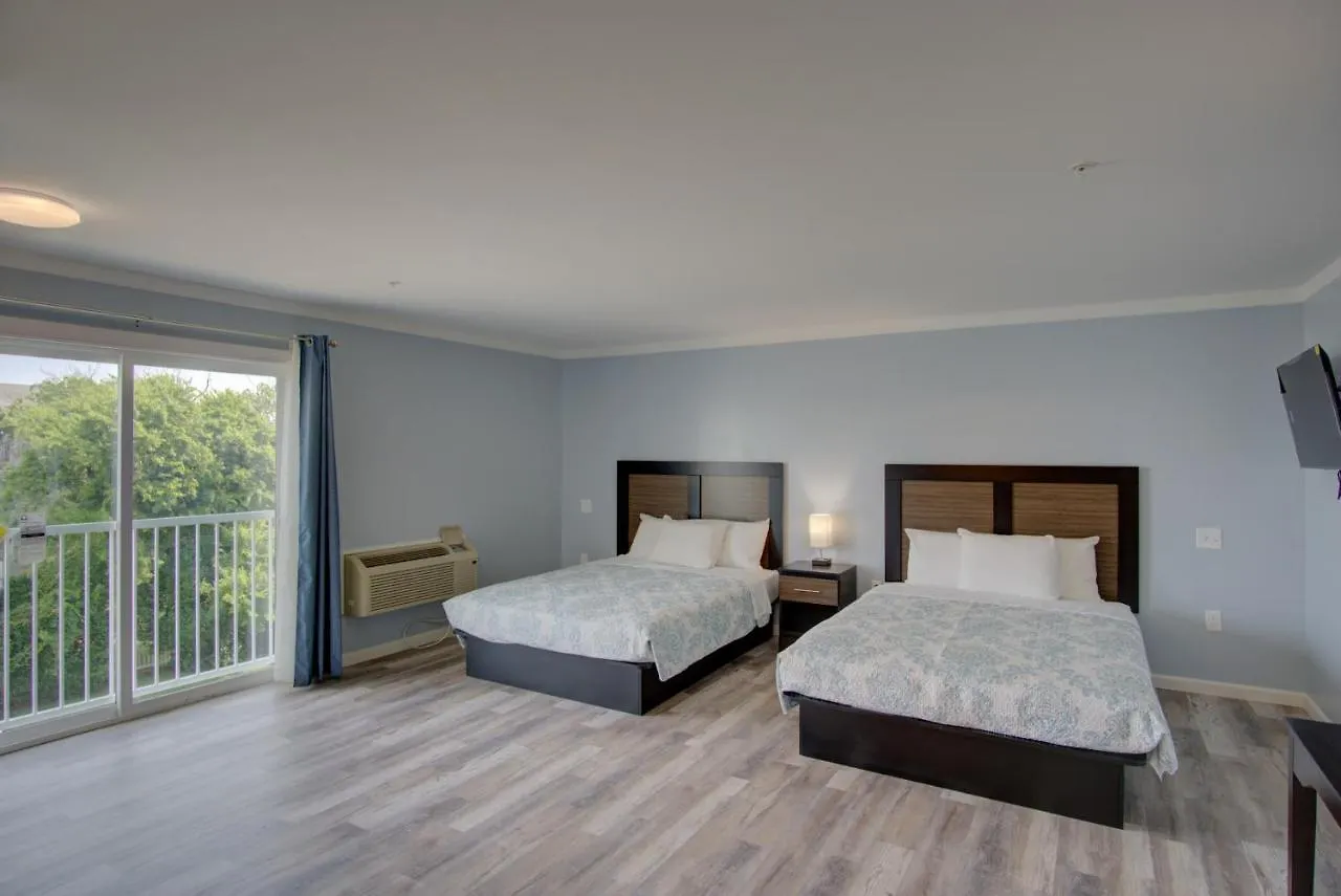 Dhimas Bayview Apartment