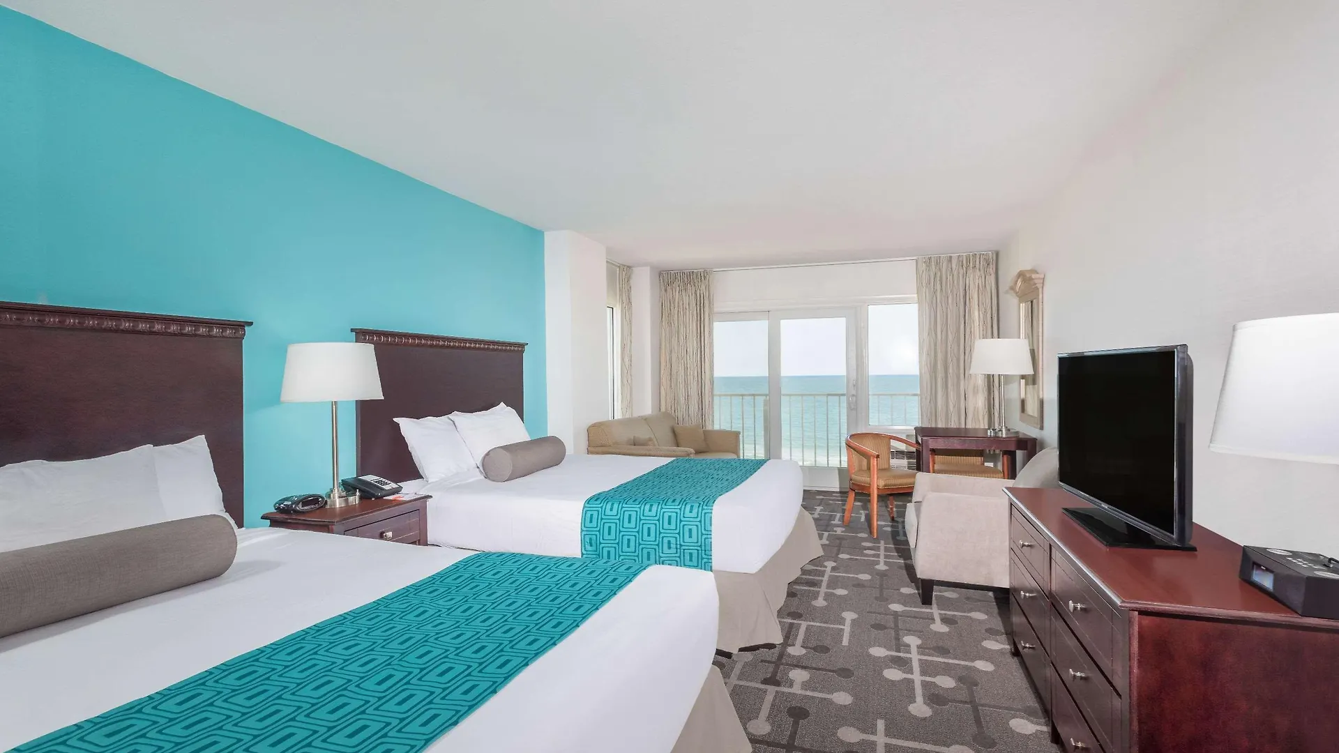 Howard Johnson Plaza By Wyndham Ocean Oceanfront 3*