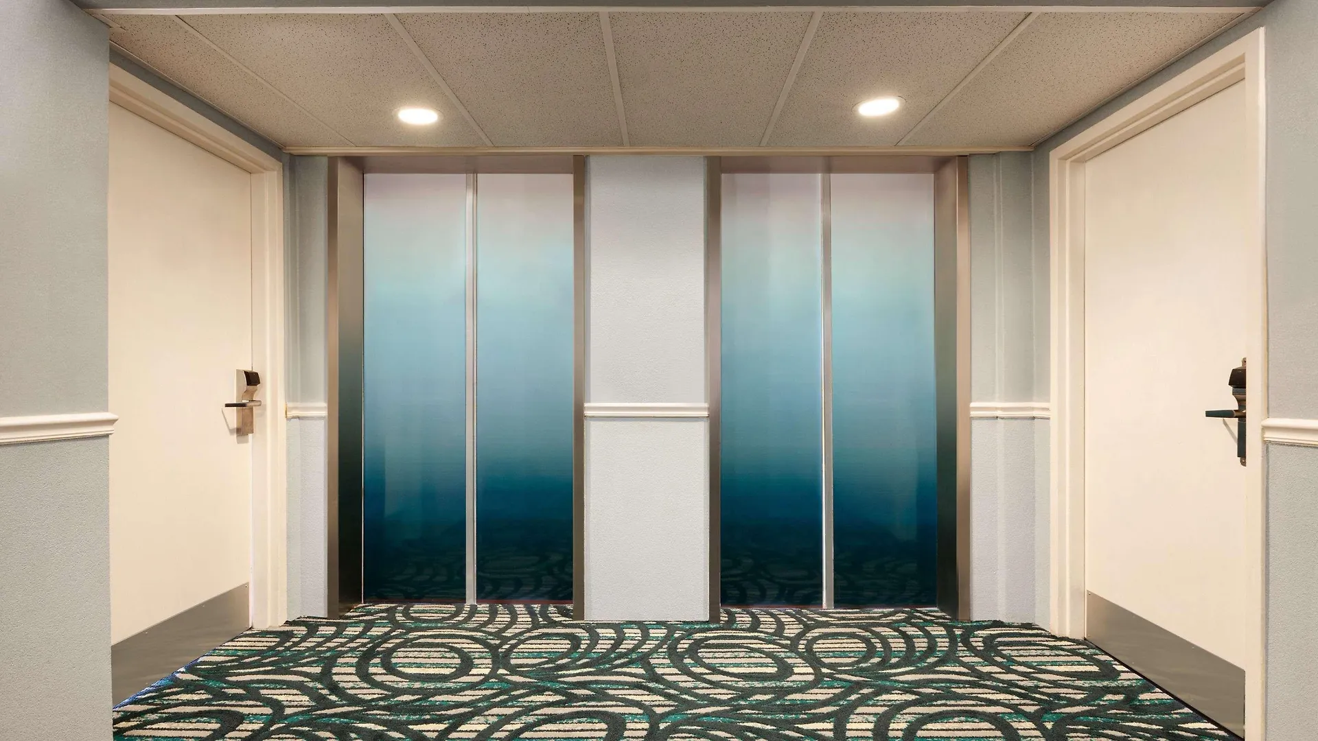 Howard Johnson Plaza By Wyndham Ocean Oceanfront 3*