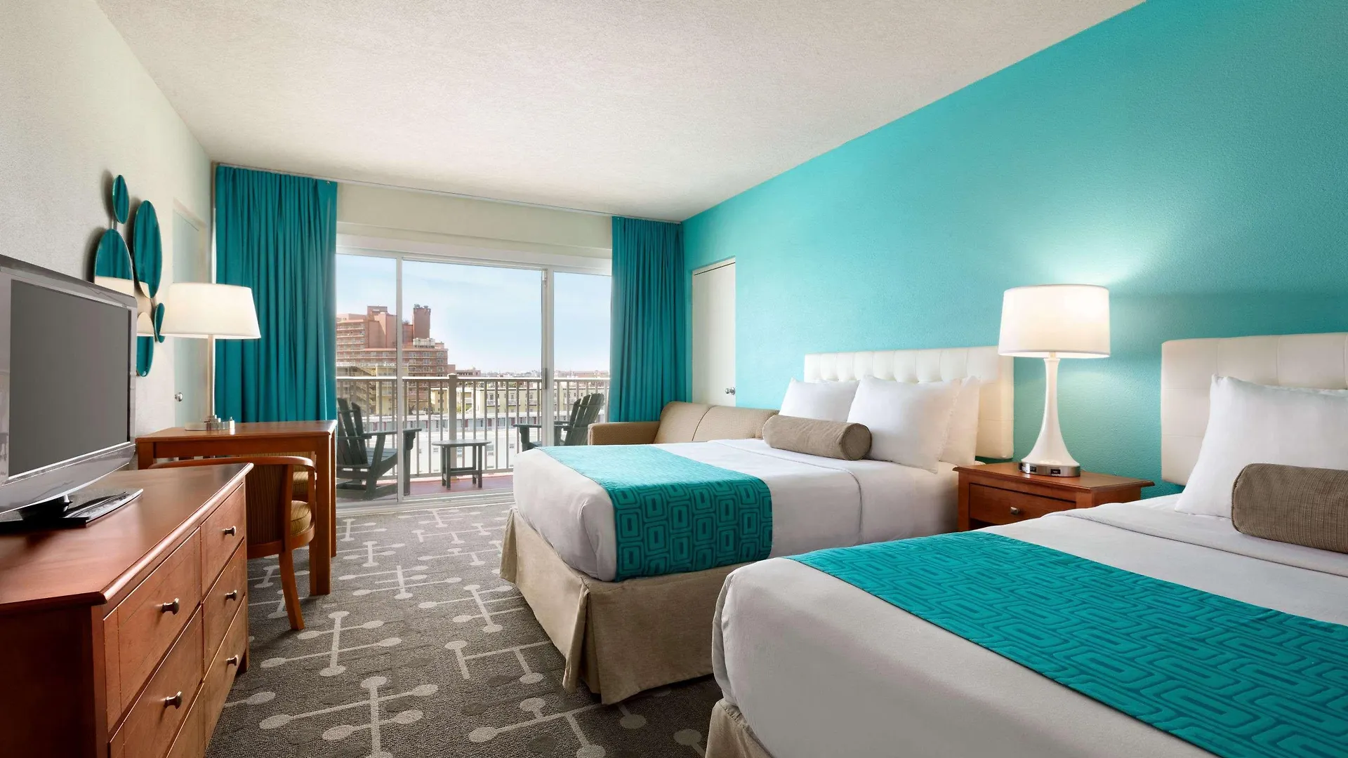 Howard Johnson By Wyndham Ocean Oceanfront