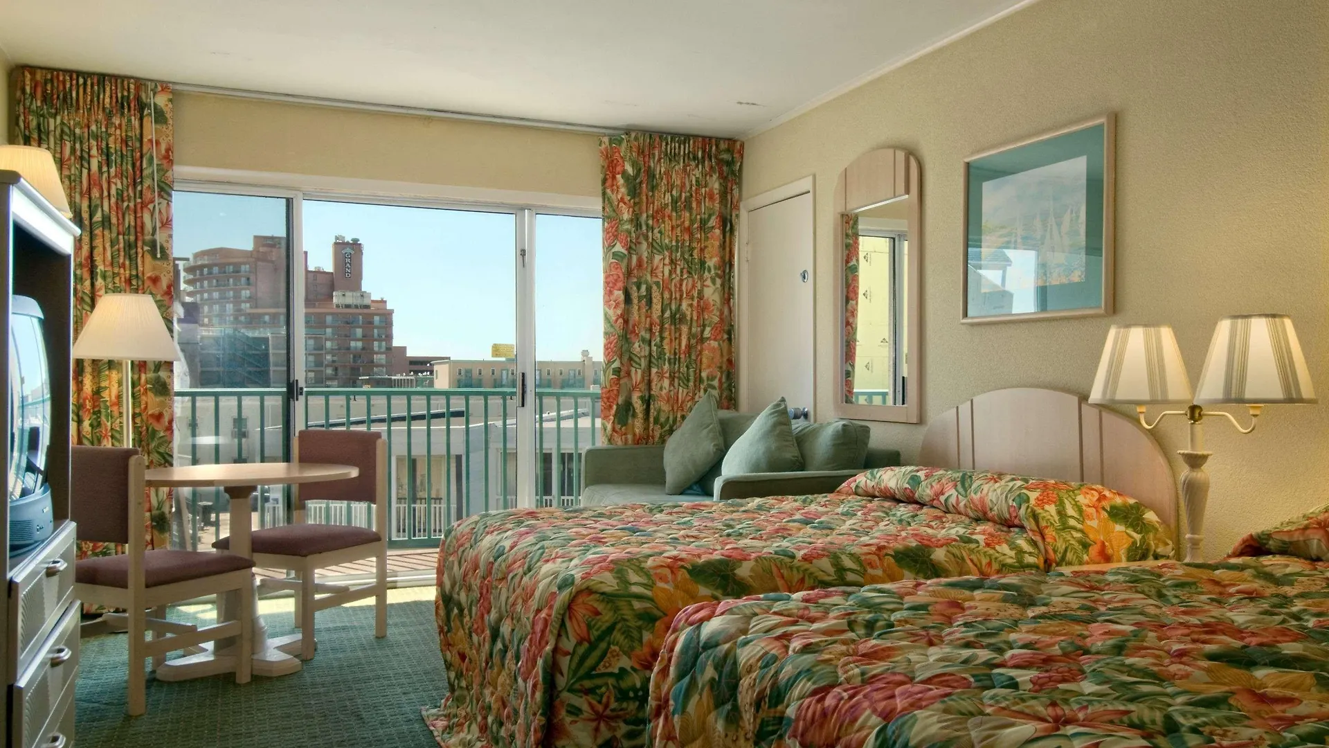 Hotel Howard Johnson By Wyndham Ocean Oceanfront 2*