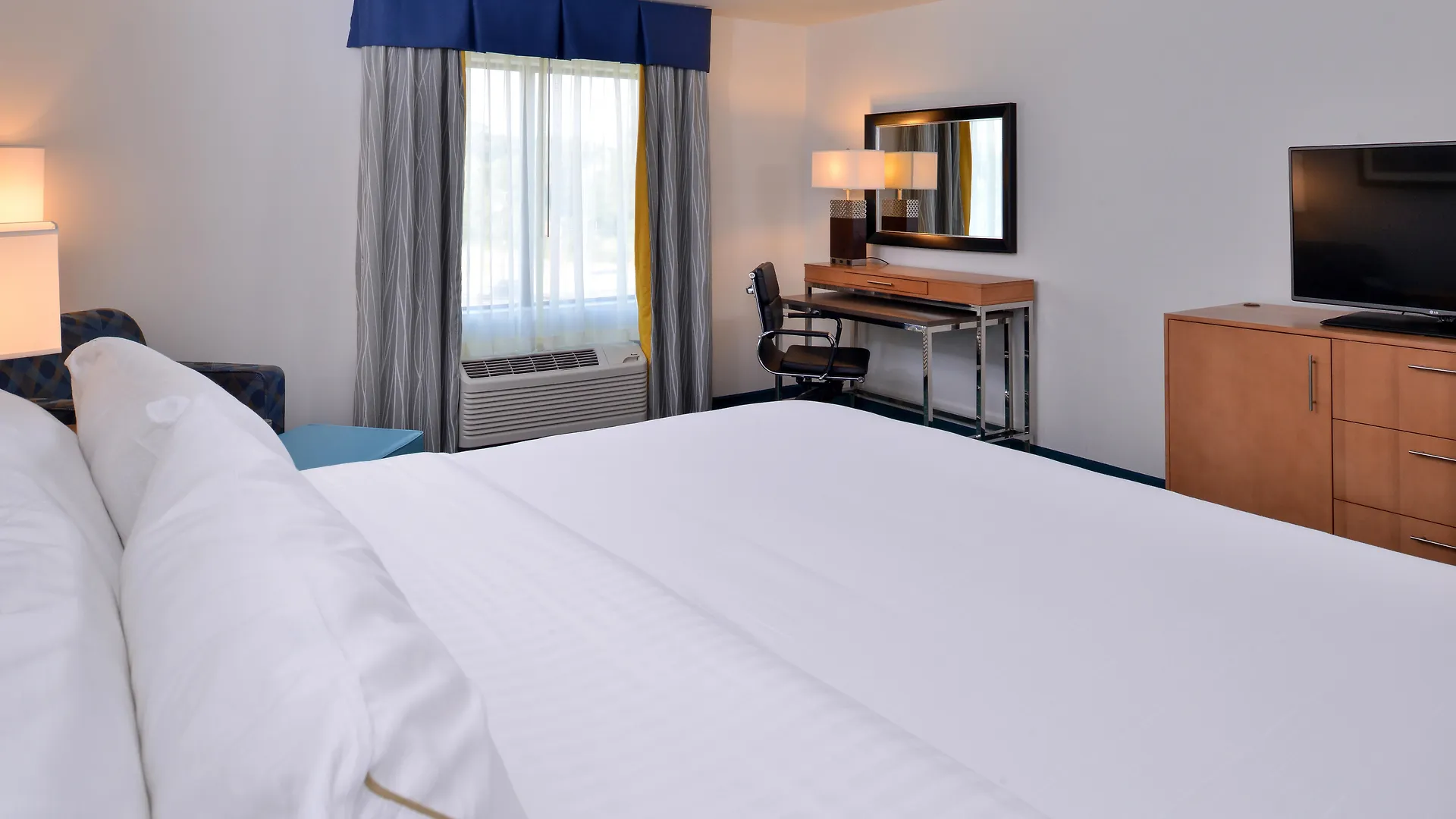 Hotel Express And West Ocean By Ihg 2*
