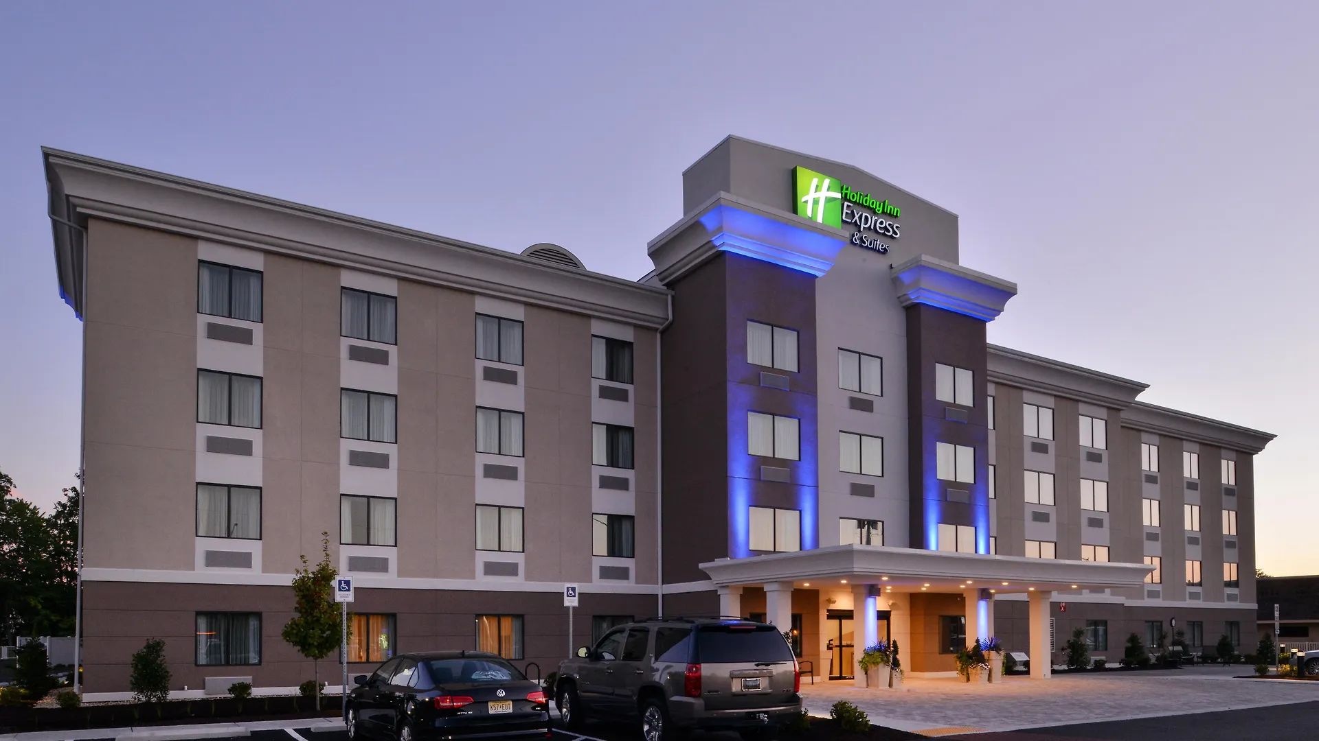 Express And West Ocean By Ihg 2*