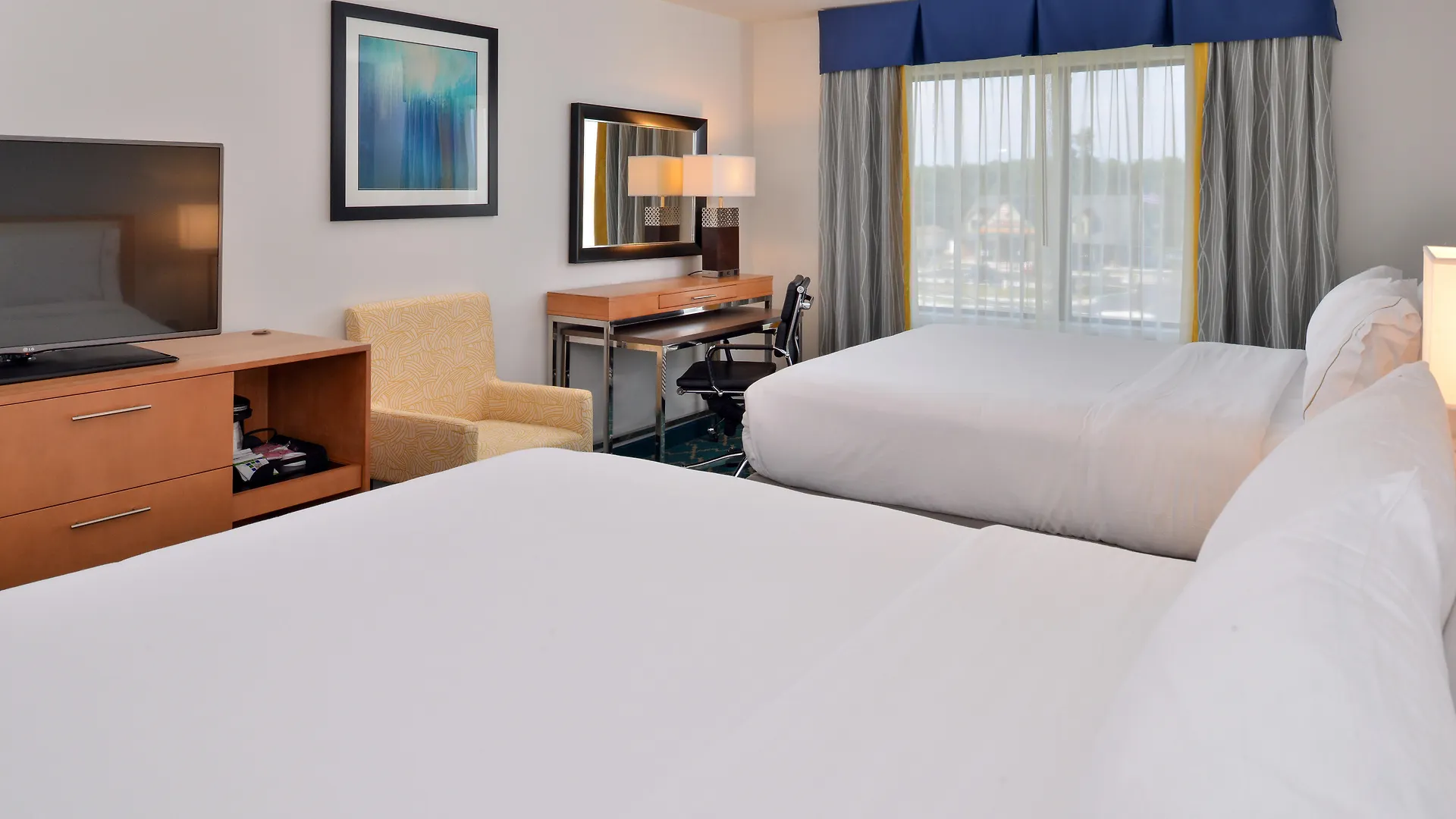 Express And West Ocean By Ihg Hotel