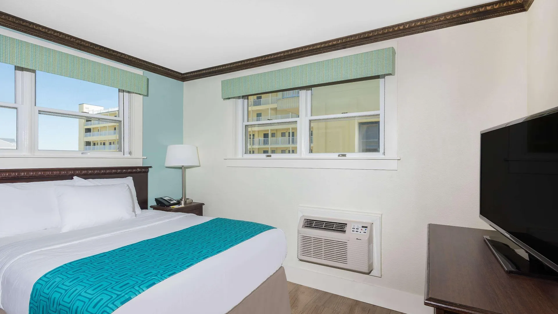 Days By Wyndham Ocean Oceanfront Hotel 3*