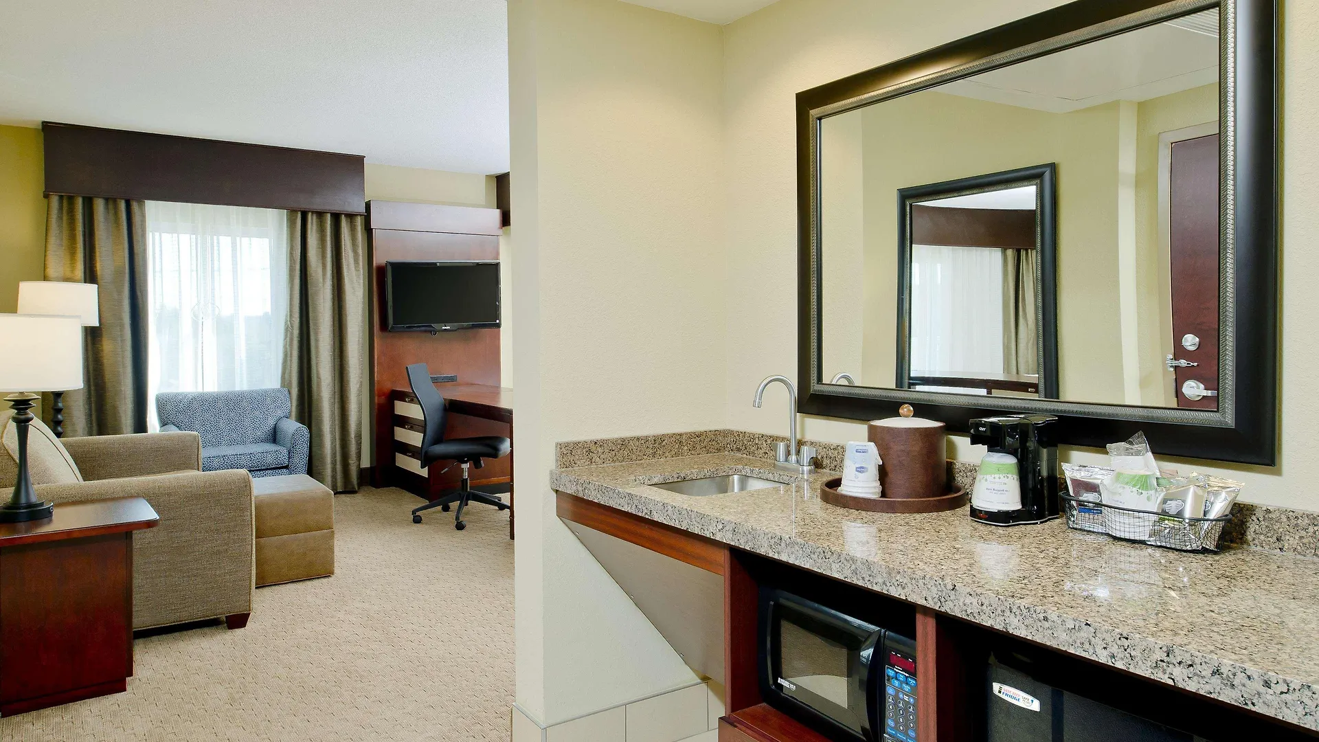 Hampton & Ocean Bayfront-convention Center 3*