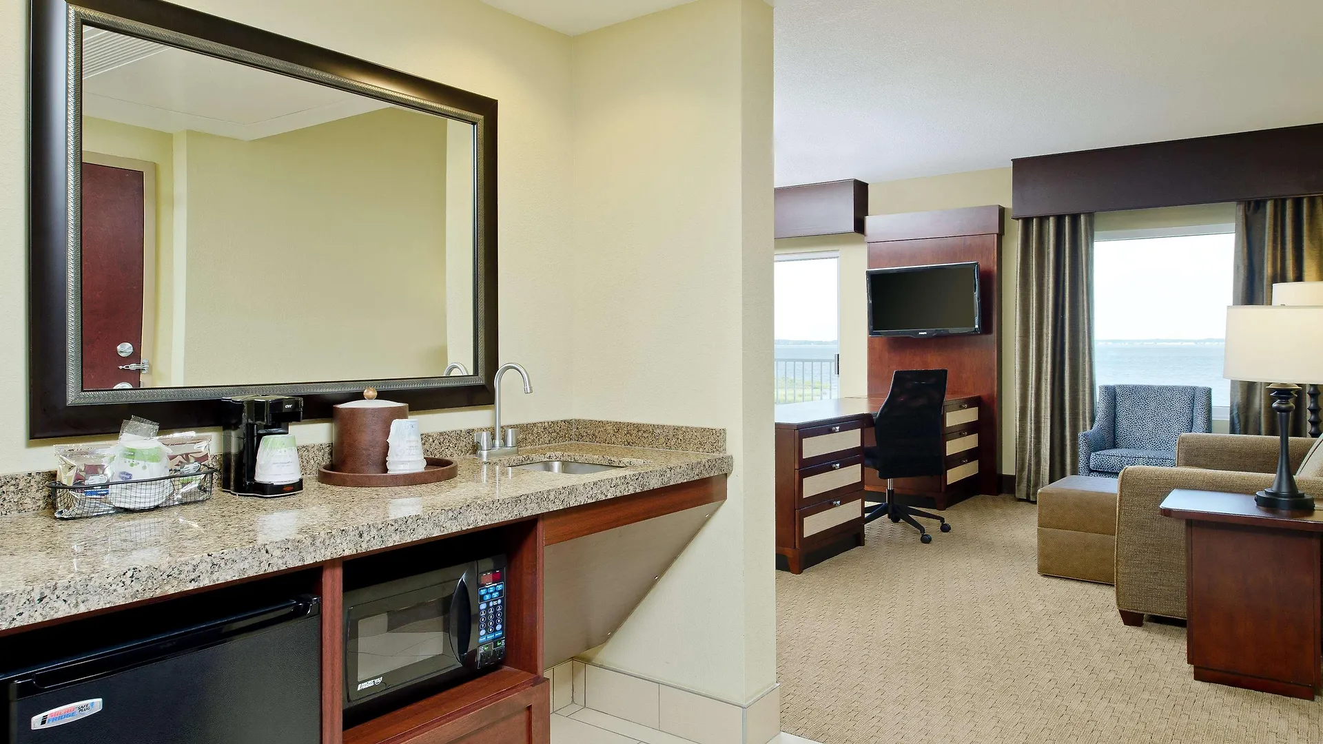 Hampton & Ocean Bayfront-convention Center 3*