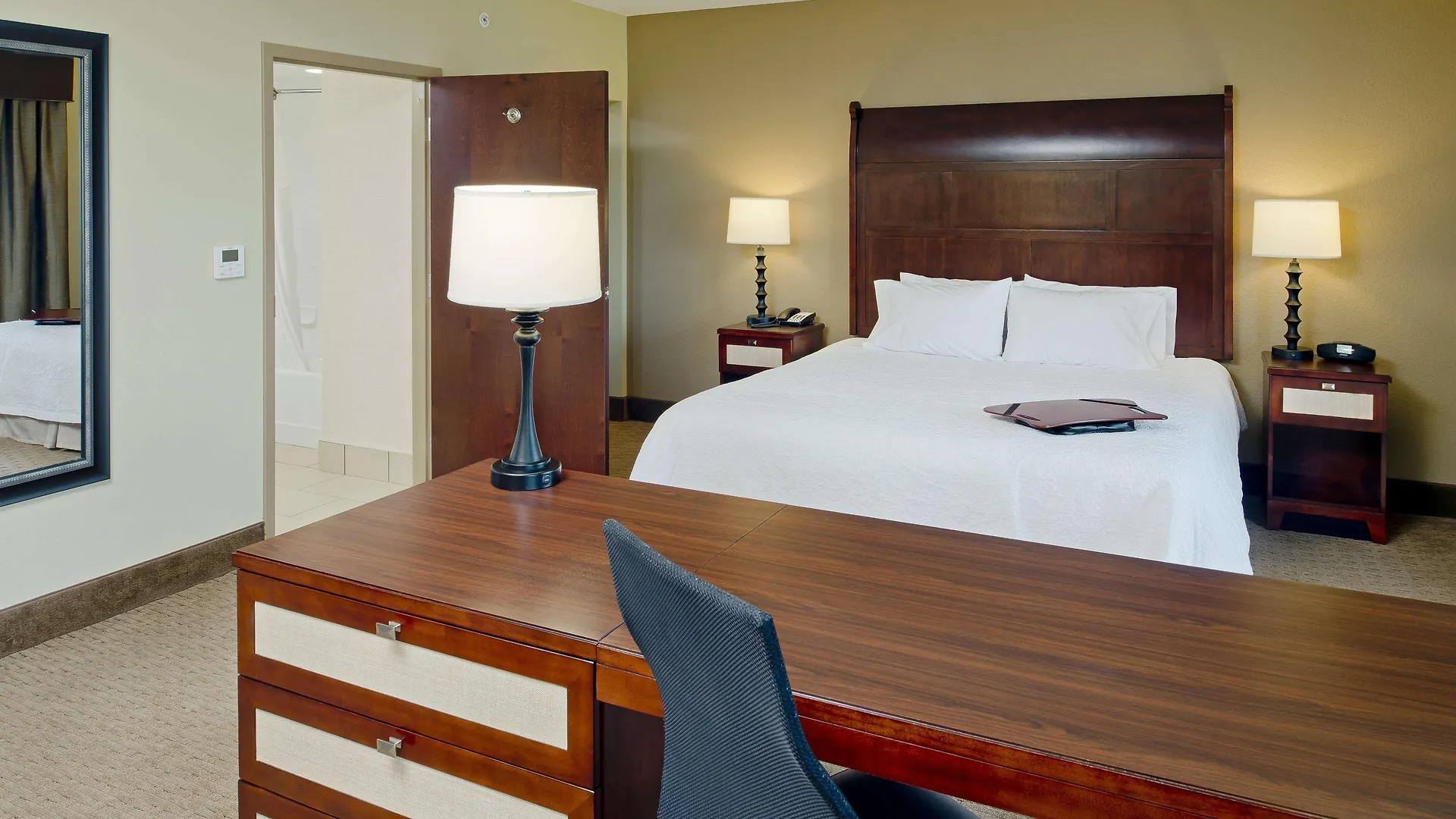 Hampton & Ocean Bayfront-convention Center 3*